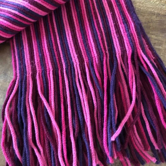 GAP Scarves - Set of 3 - Picture 4 of 8